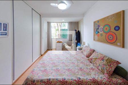 Apartamento à venda com 136m², 3 quartos e 2 vagas Apartamento à venda com 136m², 3 quartos e 2 vagasSuíte