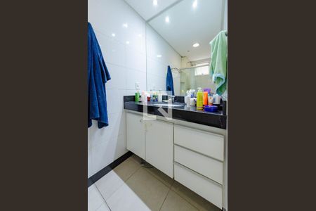 Apartamento à venda com 136m², 3 quartos e 2 vagas Apartamento à venda com 136m², 3 quartos e 2 vagasBanheiro suíte