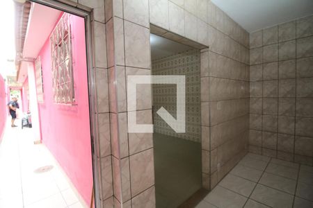 Casa para alugar com 120m², 2 quartos e 1 vagaÁrea dos fundos