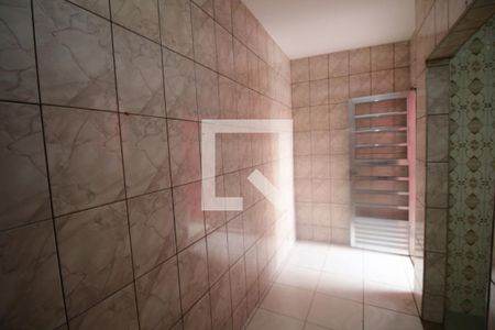 Casa para alugar com 120m², 2 quartos e 1 vagaÁrea dos fundos