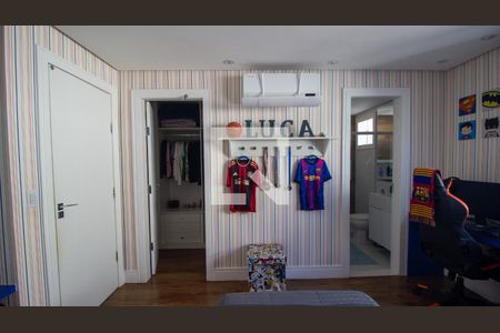 Casa de condomínio à venda com 244m², 5 quartos e 2 vagas Casa de condomínio à venda com 244m², 5 quartos e 2 vagasSuíte 1