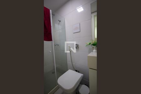 Casa de condomínio à venda com 244m², 5 quartos e 2 vagas Casa de condomínio à venda com 244m², 5 quartos e 2 vagasBanheiro de Serviço