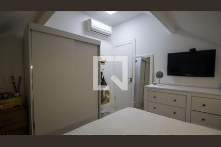 Casa de condomínio à venda com 244m², 5 quartos e 2 vagas Casa de condomínio à venda com 244m², 5 quartos e 2 vagasQuarto do Sotão