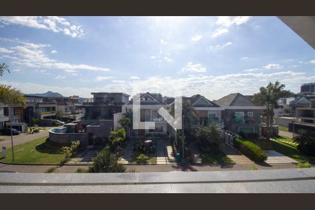 Casa de condomínio à venda com 244m², 5 quartos e 2 vagas Casa de condomínio à venda com 244m², 5 quartos e 2 vagasVista do Sotão