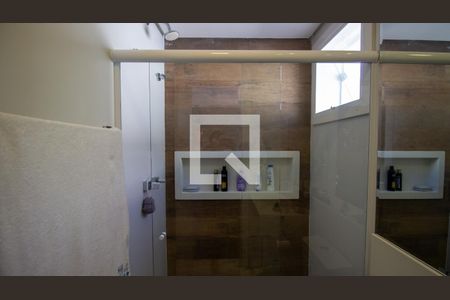 Casa de condomínio à venda com 244m², 5 quartos e 2 vagas Casa de condomínio à venda com 244m², 5 quartos e 2 vagasBanheiro da Suíte 1