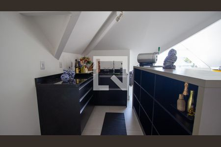 Casa de condomínio à venda com 244m², 5 quartos e 2 vagas Casa de condomínio à venda com 244m², 5 quartos e 2 vagasSotão