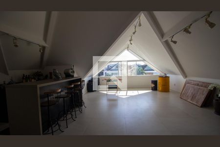 Casa de condomínio à venda com 244m², 5 quartos e 2 vagas Casa de condomínio à venda com 244m², 5 quartos e 2 vagasSotão