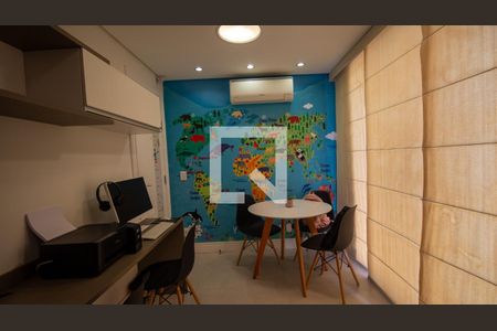 Casa de condomínio à venda com 244m², 5 quartos e 2 vagas Casa de condomínio à venda com 244m², 5 quartos e 2 vagasBrinquedoteca