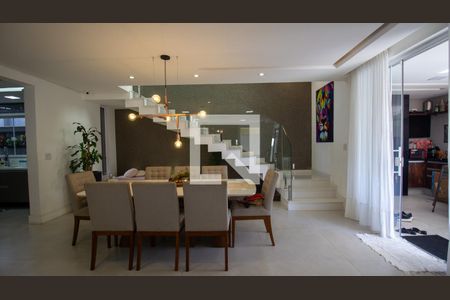 Sala de casa de condomínio à venda com 5 quartos, 244m² em Vargem Grande, Rio de Janeiro