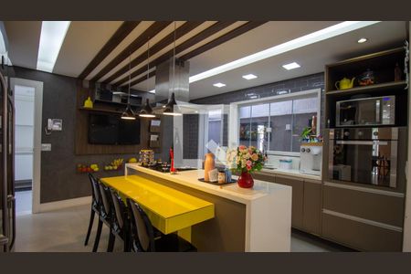 Casa de condomínio à venda com 244m², 5 quartos e 2 vagas Casa de condomínio à venda com 244m², 5 quartos e 2 vagasCozinha