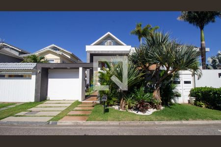 Casa de condomínio à venda com 244m², 5 quartos e 2 vagas Casa de condomínio à venda com 244m², 5 quartos e 2 vagasFachada da Casa