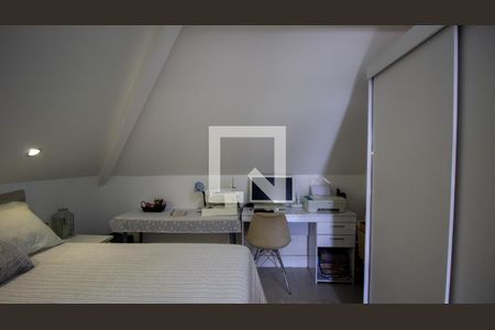 Casa de condomínio à venda com 244m², 5 quartos e 2 vagas Casa de condomínio à venda com 244m², 5 quartos e 2 vagasQuarto do Sotão