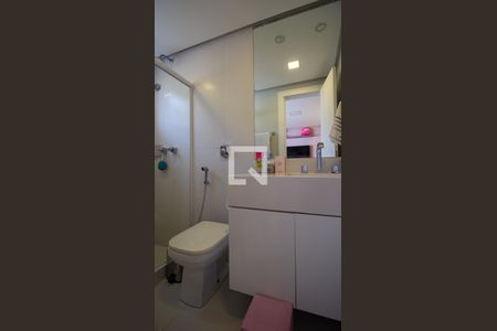 Casa de condomínio à venda com 244m², 5 quartos e 2 vagas Casa de condomínio à venda com 244m², 5 quartos e 2 vagasBanheiro da Suíte 2