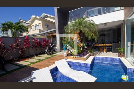 Casa de condomínio à venda com 244m², 5 quartos e 2 vagas Casa de condomínio à venda com 244m², 5 quartos e 2 vagasQuintal