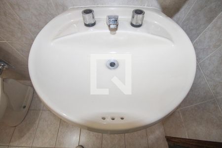 Casa de condomínio à venda com 200m², 3 quartos e 2 vagas Casa de condomínio à venda com 200m², 3 quartos e 2 vagasBanheiro