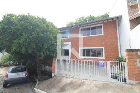 Casa de condomínio à venda com 200m², 3 quartos e 2 vagas Casa de condomínio à venda com 200m², 3 quartos e 2 vagasFachada