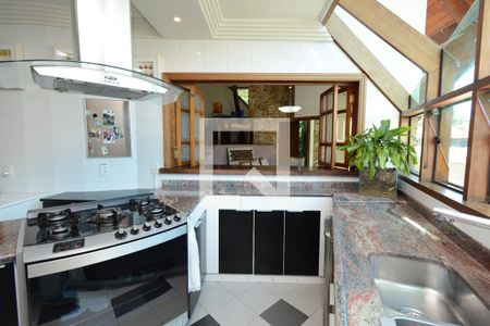 Casa à venda com 273m², 4 quartos e 2 vagasCozinha