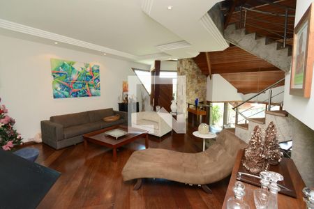 Casa à venda com 273m², 4 quartos e 2 vagasSala