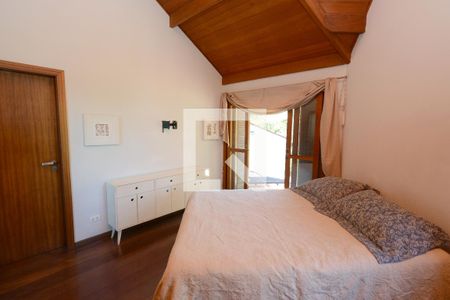 Casa à venda com 273m², 4 quartos e 2 vagasSuíte 1