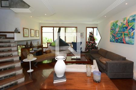 Casa à venda com 273m², 4 quartos e 2 vagasSala