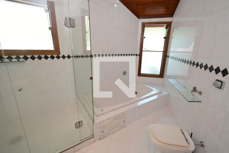 Casa à venda com 273m², 4 quartos e 2 vagasBanheiro da Suíte 1