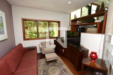 Casa à venda com 273m², 4 quartos e 2 vagasSala de TV