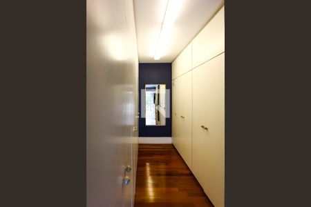 Casa à venda com 380m², 4 quartos e 4 vagasCloset da suíte 3