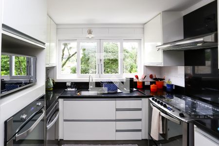 Casa à venda com 380m², 4 quartos e 4 vagasCozinha