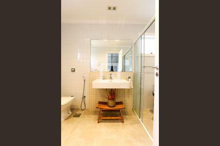 Casa à venda com 380m², 4 quartos e 4 vagasBanheiro da Suíte 1