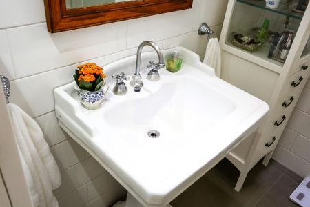 Casa à venda com 380m², 4 quartos e 4 vagasBanheiro da Suíte 3