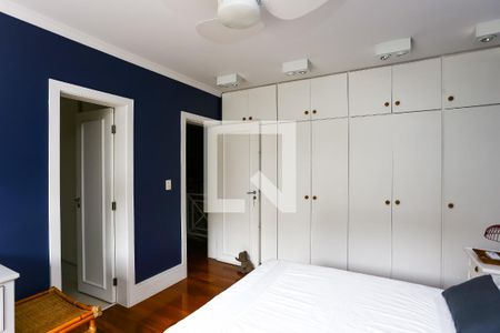 Casa à venda com 380m², 4 quartos e 4 vagassuíte 2