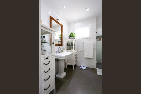 Casa à venda com 380m², 4 quartos e 4 vagasBanheiro da Suíte 3