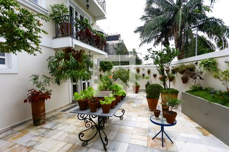 Casa à venda com 380m², 4 quartos e 4 vagasQuintal