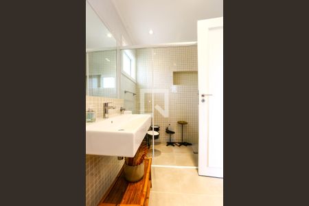 Casa à venda com 380m², 4 quartos e 4 vagasBanheiro da Suíte 1