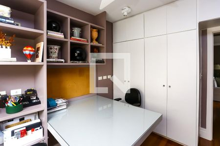 Casa à venda com 380m², 4 quartos e 4 vagasEscritório