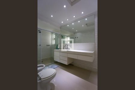 Casa à venda com 380m², 4 quartos e 4 vagasBanheiro da Suíte 2