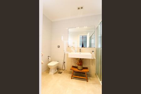 Casa à venda com 380m², 4 quartos e 4 vagasBanheiro da Suíte 1