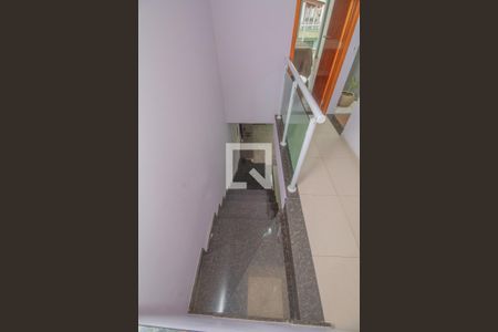 Casa à venda com 217m², 3 quartos e 4 vagasEscada