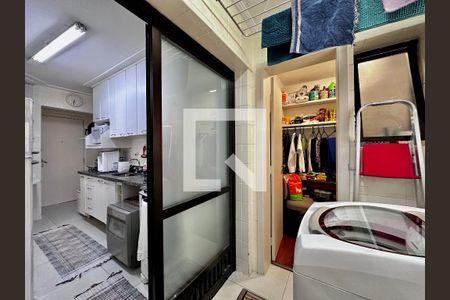 Apartamento à venda com 95m², 3 quartos e 2 vagas Apartamento à venda com 95m², 3 quartos e 2 vagasÁrea de Serviço