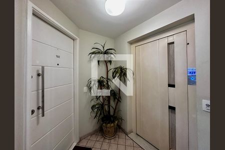 Apartamento à venda com 95m², 3 quartos e 2 vagas Apartamento à venda com 95m², 3 quartos e 2 vagasHall Social Apartamento