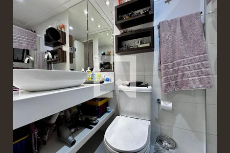 Apartamento à venda com 95m², 3 quartos e 2 vagas Apartamento à venda com 95m², 3 quartos e 2 vagasBanheiro Suíte