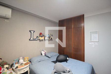 Apartamento à venda com 182m², 4 quartos e 2 vagasQuarto 1