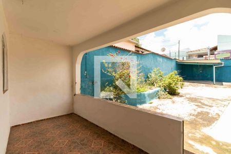 Casa à venda com 360m², 4 quartos e 6 vagas Casa à venda com 360m², 4 quartos e 6 vagasVaranda