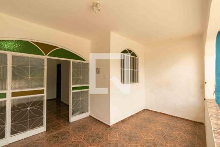 Casa à venda com 360m², 4 quartos e 6 vagas Casa à venda com 360m², 4 quartos e 6 vagasVaranda