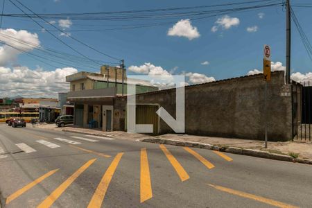 Casa à venda com 360m², 4 quartos e 6 vagas Casa à venda com 360m², 4 quartos e 6 vagasFachada