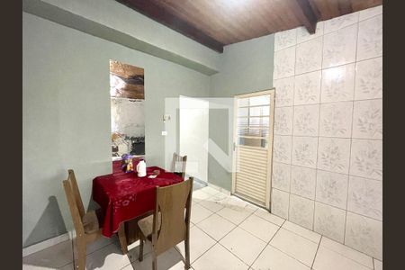 Casa à venda com 211m², 4 quartos e 3 vagas Casa à venda com 211m², 4 quartos e 3 vagasCozinha