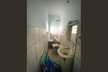 Casa à venda com 211m², 4 quartos e 3 vagas Casa à venda com 211m², 4 quartos e 3 vagasBanheiro da Suíte