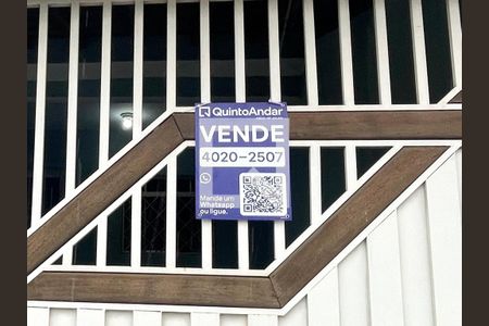 Casa à venda com 211m², 4 quartos e 3 vagas Casa à venda com 211m², 4 quartos e 3 vagasPlaquinha instalada