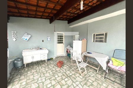 Casa à venda com 211m², 4 quartos e 3 vagas Casa à venda com 211m², 4 quartos e 3 vagasÁrea de Churrasqueira