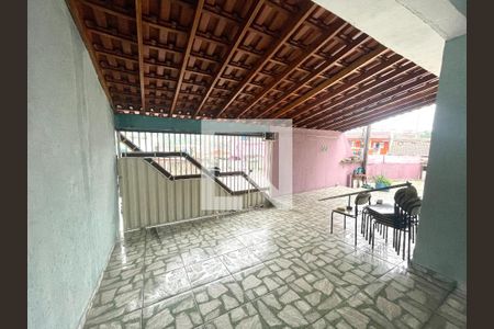 Casa à venda com 211m², 4 quartos e 3 vagas Casa à venda com 211m², 4 quartos e 3 vagasGaragem/Quintal